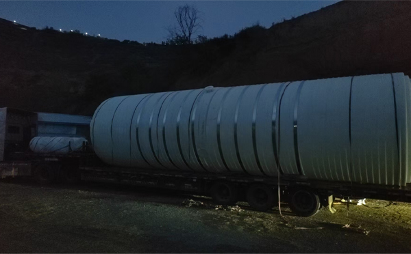 广河圆桶运输途中